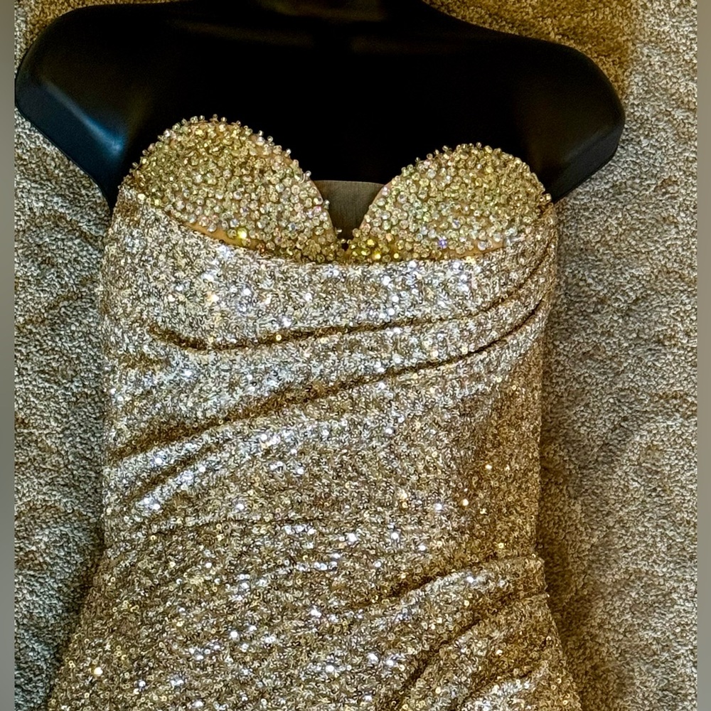 Camille La Vie Strapless Sequin Dress ✨ - Picture 5 of 5